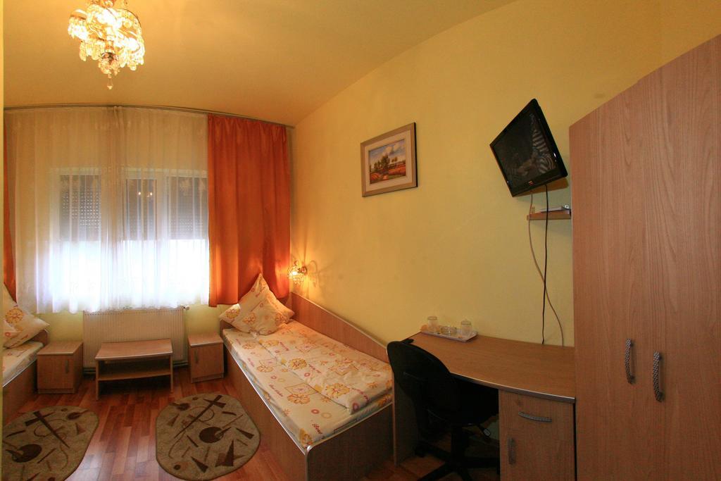 Radena Otel Arad Oda fotoğraf