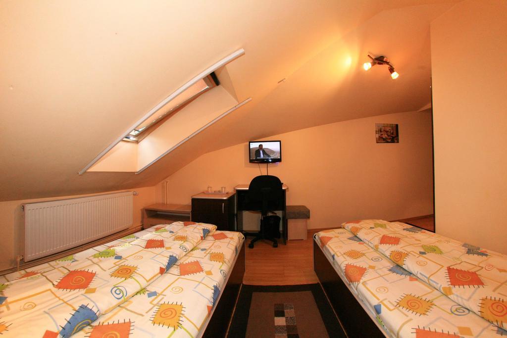 Radena Otel Arad Oda fotoğraf